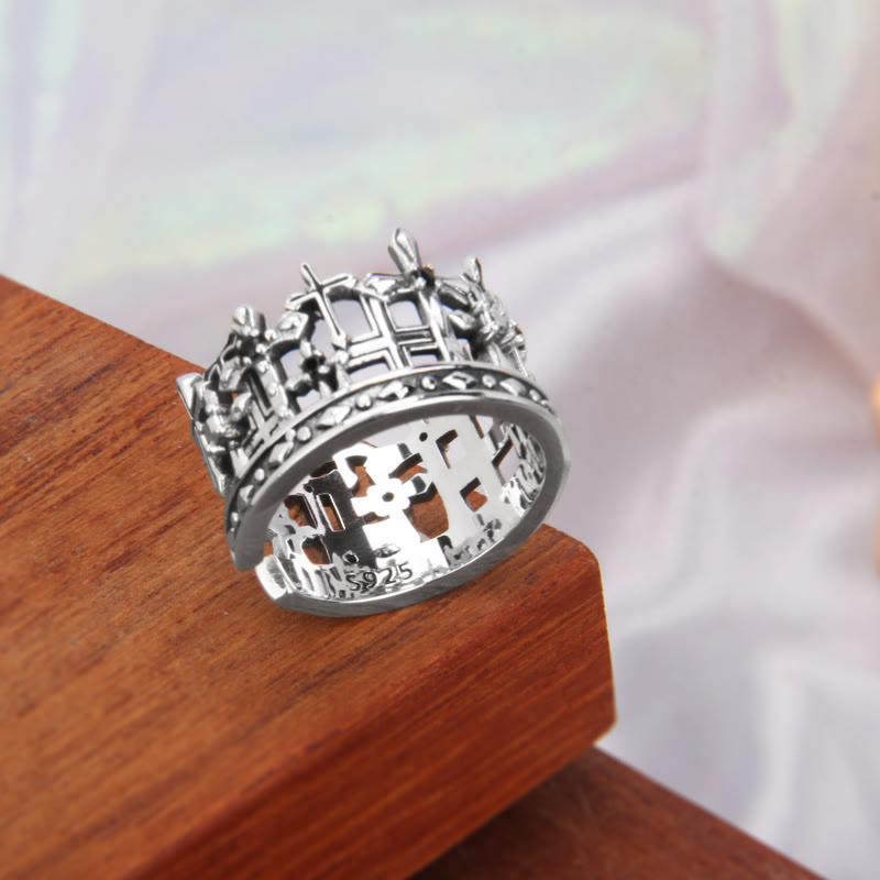 Anillo de Plata de Ley 925 con Corona de Cruz Gótica y Motivos de Iglesia