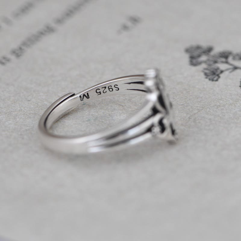Anillo de Plata de Ley con Cruz Ornamentada Estilo Catedral y Volutas Florales