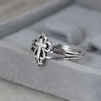 Anillo de Plata de Ley con Cruz Ornamentada Estilo Catedral y Volutas Florales