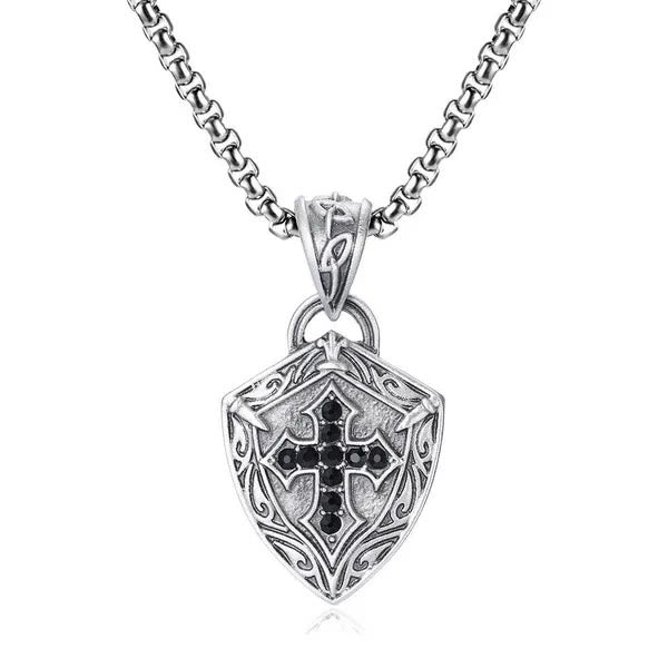 Collar Crucifijo Ornamentado en Forma de Escudo con Incrustaciones de Circonia Negra