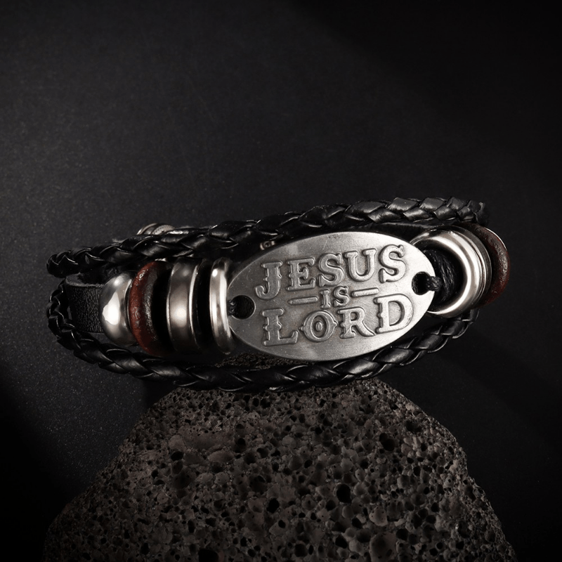 Pulsera de Cuero Trenzado Negro con Inscripción "JESÚS ES EL SEÑOR"