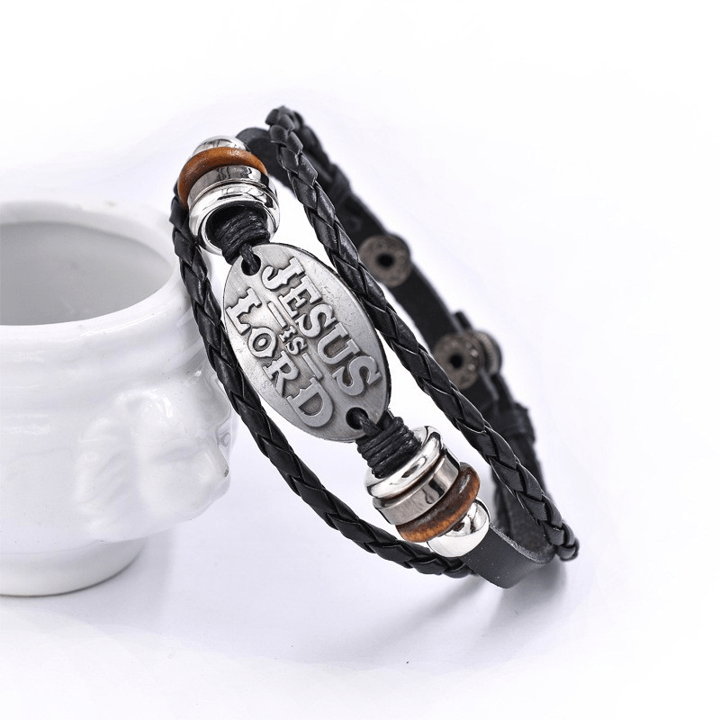 Pulsera de Cuero Trenzado Negro con Inscripción "JESÚS ES EL SEÑOR"