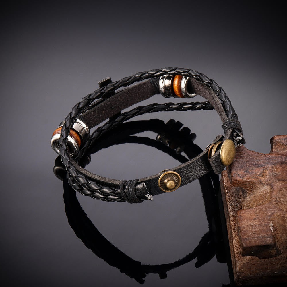 Pulsera de Cuero Trenzado Negro con Cruz e Inscripción "CONFÍA EN DIOS"