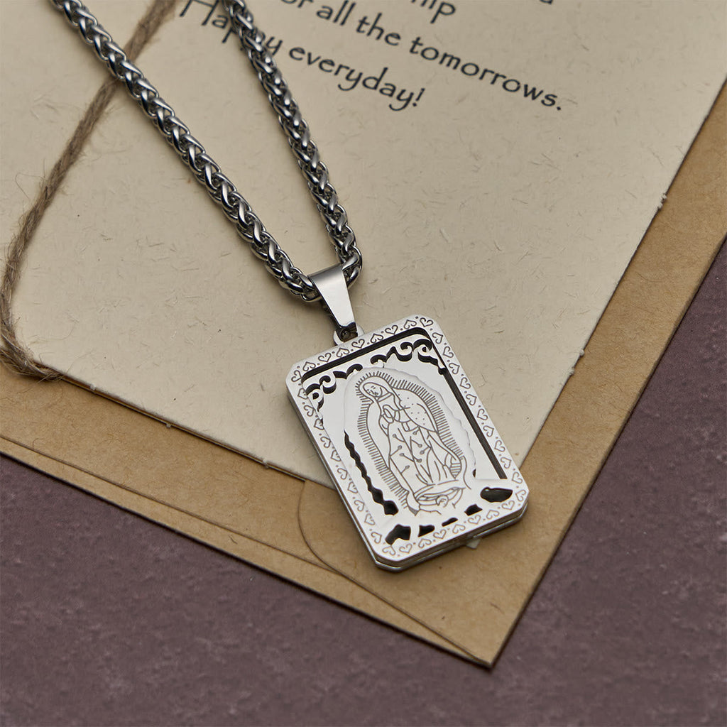 Collar con Dije de la Virgen de Guadalupe con Borde de Corazón