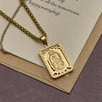 Collar con Dije de la Virgen de Guadalupe con Borde de Corazón