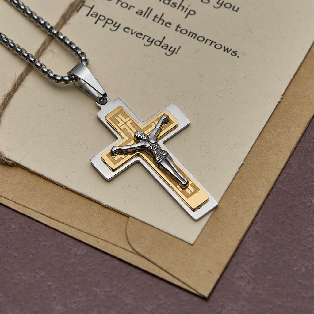 Collar Clásico con Dije Crucifijo de Jesús: Artesanía en Metal Multitono
