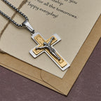 Collar Clásico con Dije Crucifijo de Jesús: Artesanía en Metal Multitono