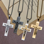 Collar Clásico con Dije Crucifijo de Jesús: Artesanía en Metal Multitono