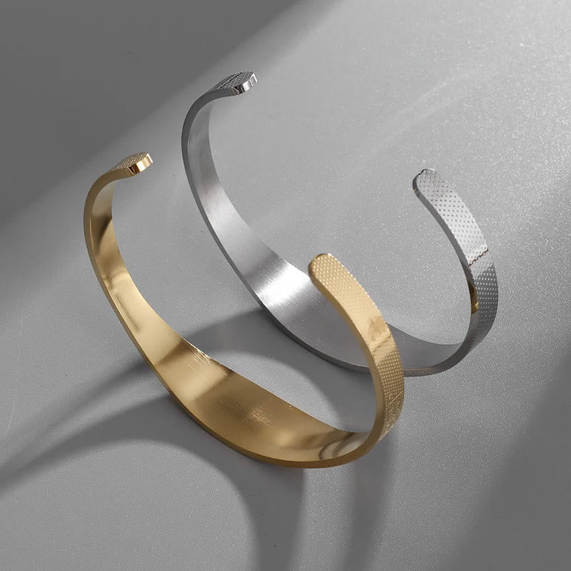 Pulsera Ancha de San Benito "Paz y Protección" en Dorado y Plata