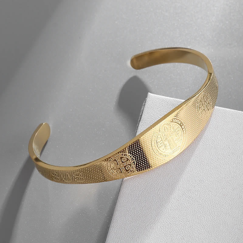 Pulsera Ancha de San Benito "Paz y Protección" en Dorado y Plata