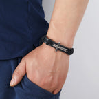 Pulsera Envolvente Vintage con Nudo de Cruz y Escritura en Negro y Café