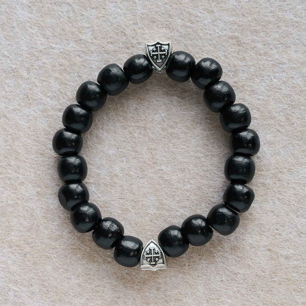 Pulsera Artesanal de Oración de Madera Negra con Doble Escudo Cruz de Jerusalén
