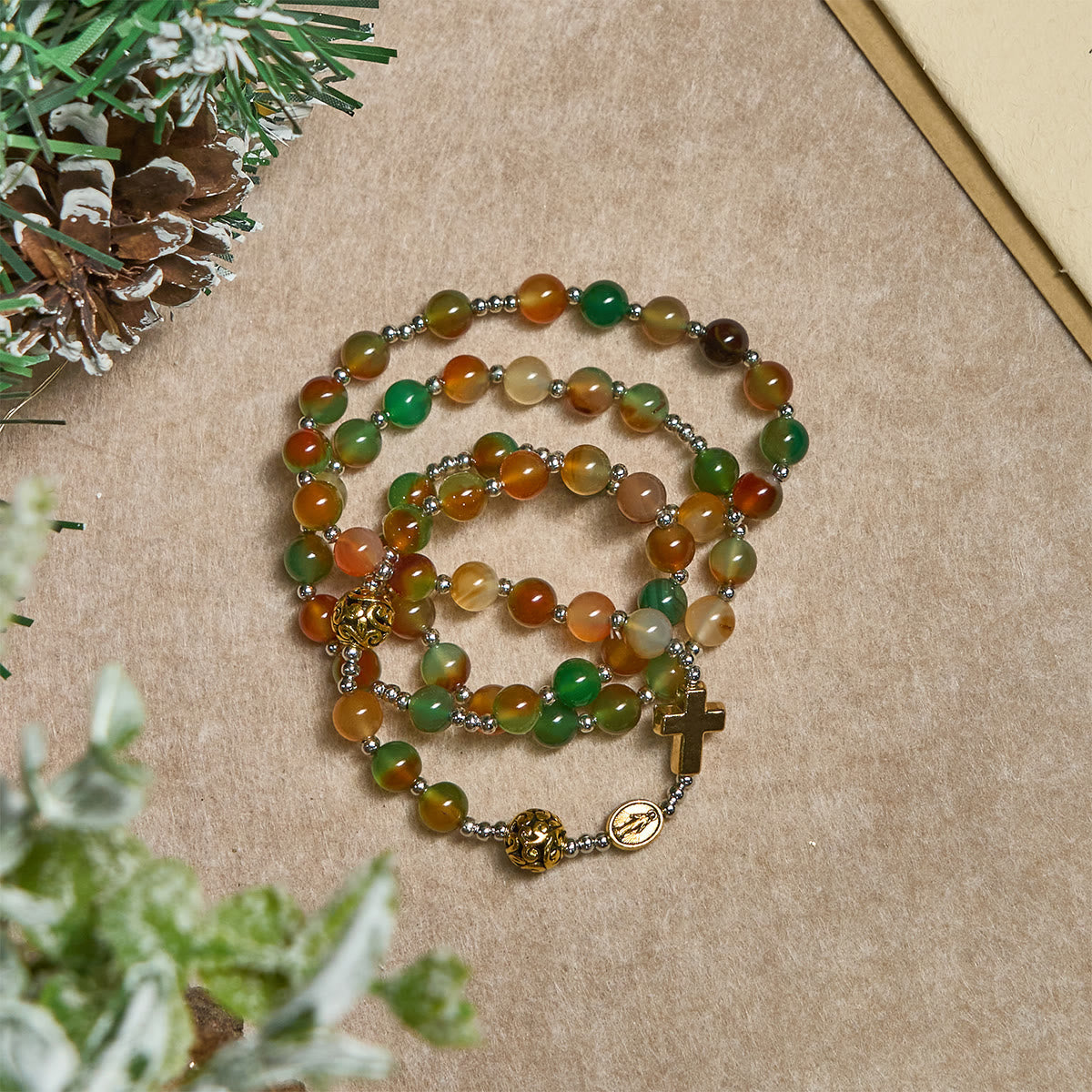 Pulsera Rosario Multicapa de Malaquita de Navidad con Cruz y Medalla