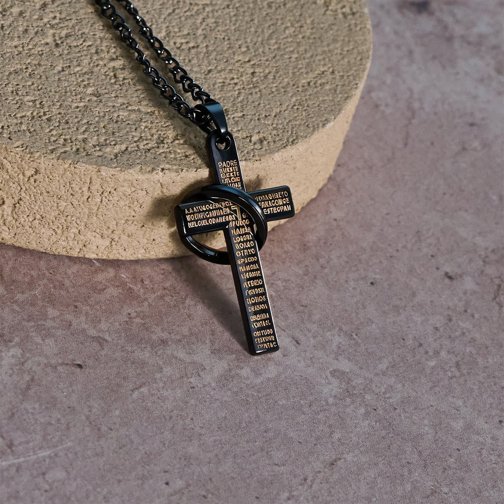 Collar con Dije de Cruz con Anillos Entrelazados y Padre Nuestro: Estilo Marcado y Sentido Sagrado