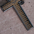 Collar con Dije de Cruz con Anillos Entrelazados y Padre Nuestro: Estilo Marcado y Sentido Sagrado