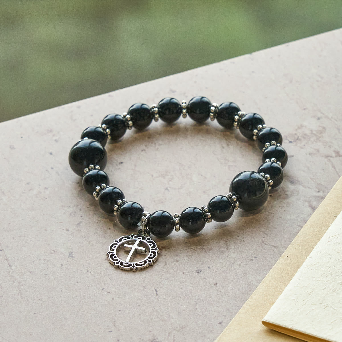 Pulsera de Obsidiana Negra "Armadura Espiritual" con Dije de Cruz: Ora sin Miedo
