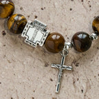 Pulsera de Ojo de Tigre "Valor en Cristo" con Dije de Cruz: Ora sin Miedo