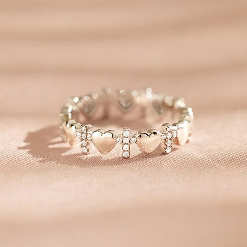 Anillo de Fe con Corazón y Circonia: Elegancia Minimalista con Significado Espiritual