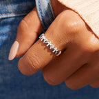 Anillo de Fe con Corazón y Circonia: Elegancia Minimalista con Significado Espiritual