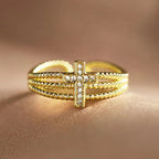 Anillo de Cruz Brillante: Diseño con Circonias para Regalar con Fe
