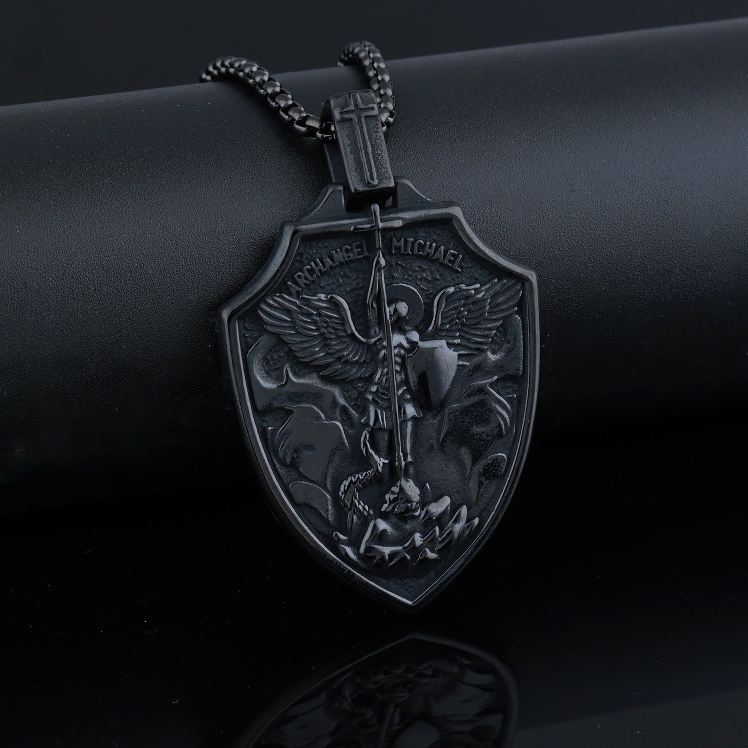 Collar con Dije Escudo de San Miguel Arcángel: Fe y Protección para el Día a Día