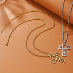 Collar de Cruz con Natividad Calada: Símbolo de Fe Eterna para Navidad