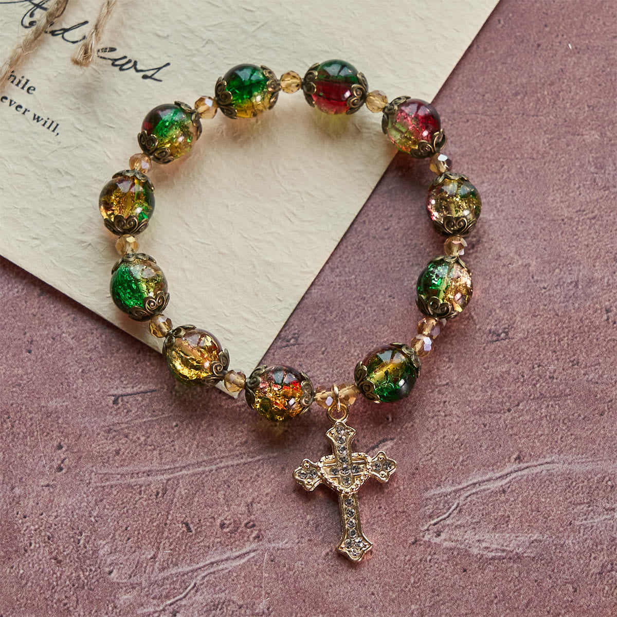 Pulsera de Cuentas de Cristal Rojo, Verde y Oro de Navidad: La Fe que Brilla