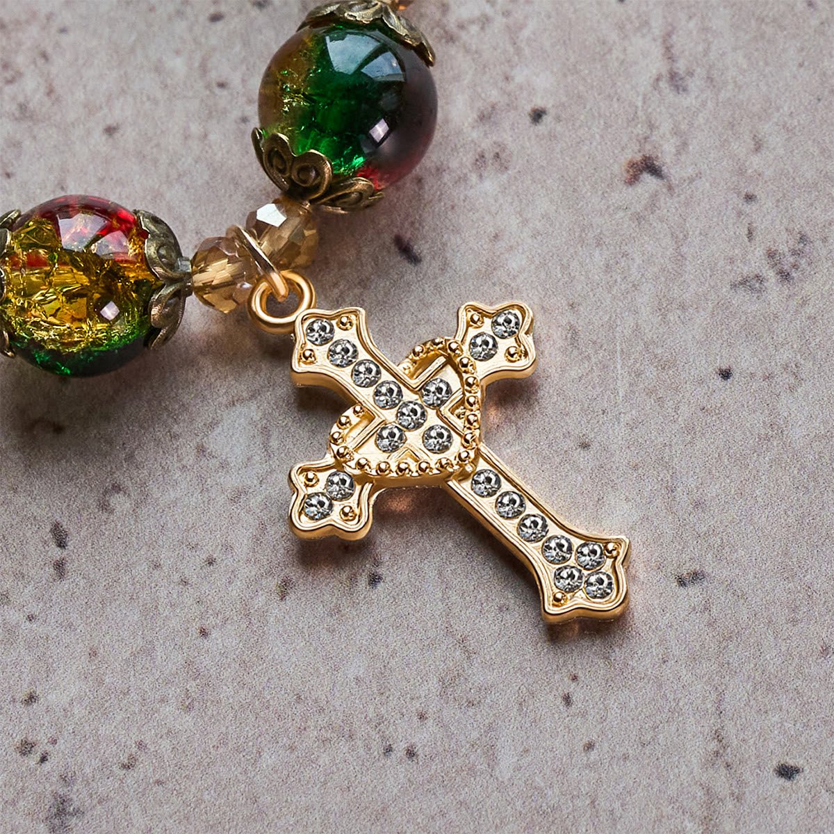 Pulsera de Cuentas de Cristal Rojo, Verde y Oro de Navidad: La Fe que Brilla