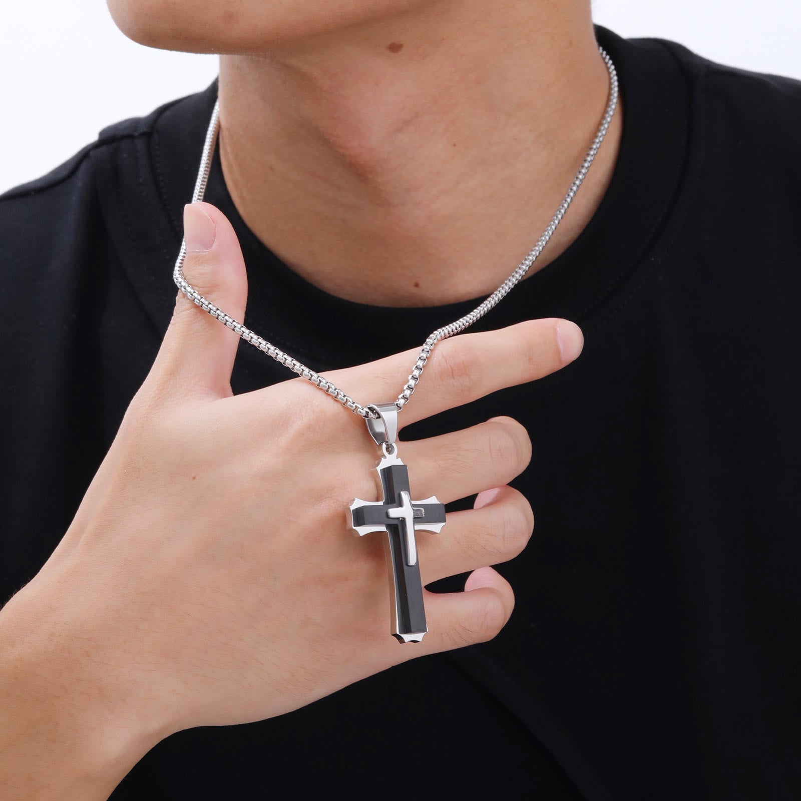 Collar con Dije Guardián de Cruz en 4 Colores: Fe y Protección para el Día a Día