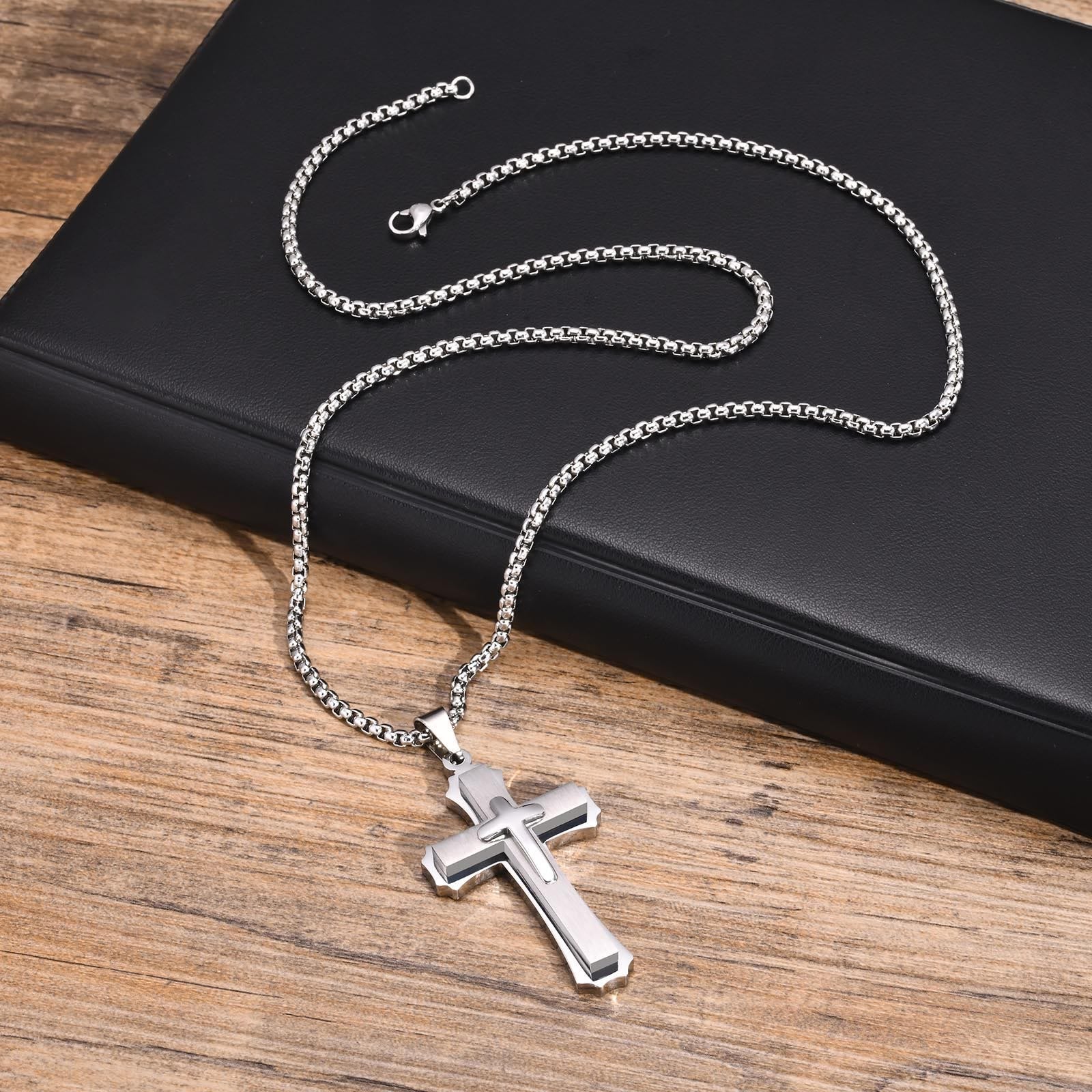 Collar con Dije Guardián de Cruz en 4 Colores: Fe y Protección para el Día a Día