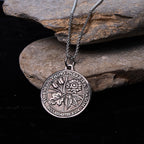 Collar con Dije Eclesiastés 3:1-4: Fe de Temporada y Devoción Eterna