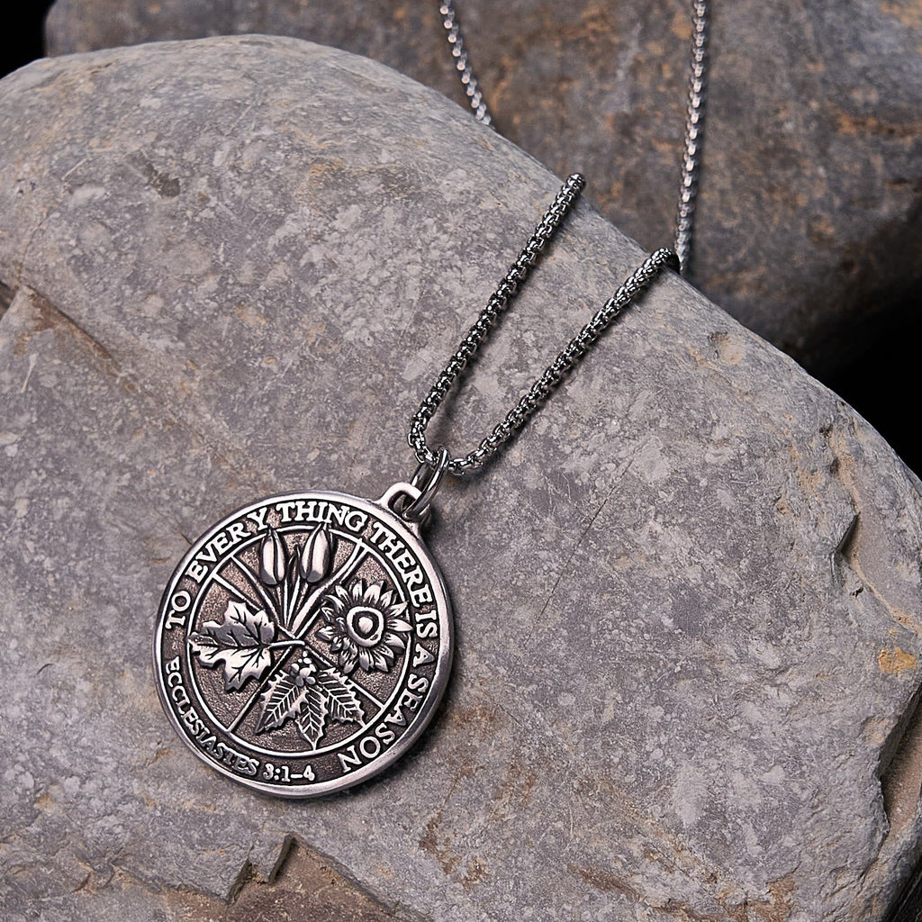 Collar con Dije Eclesiastés 3:1-4: Fe de Temporada y Devoción Eterna
