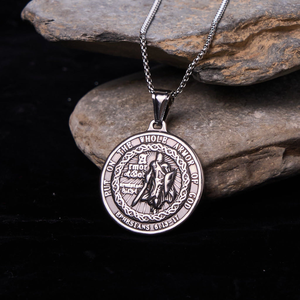 Collar con Dije "Armadura de Dios": Protección Espiritual y Devoción Eterna