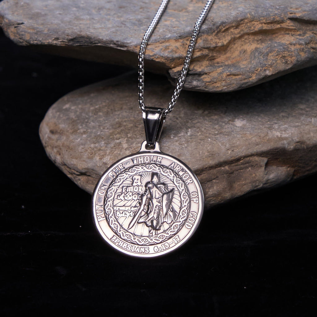 Collar con Dije "Armadura de Dios": Protección Espiritual y Devoción Eterna