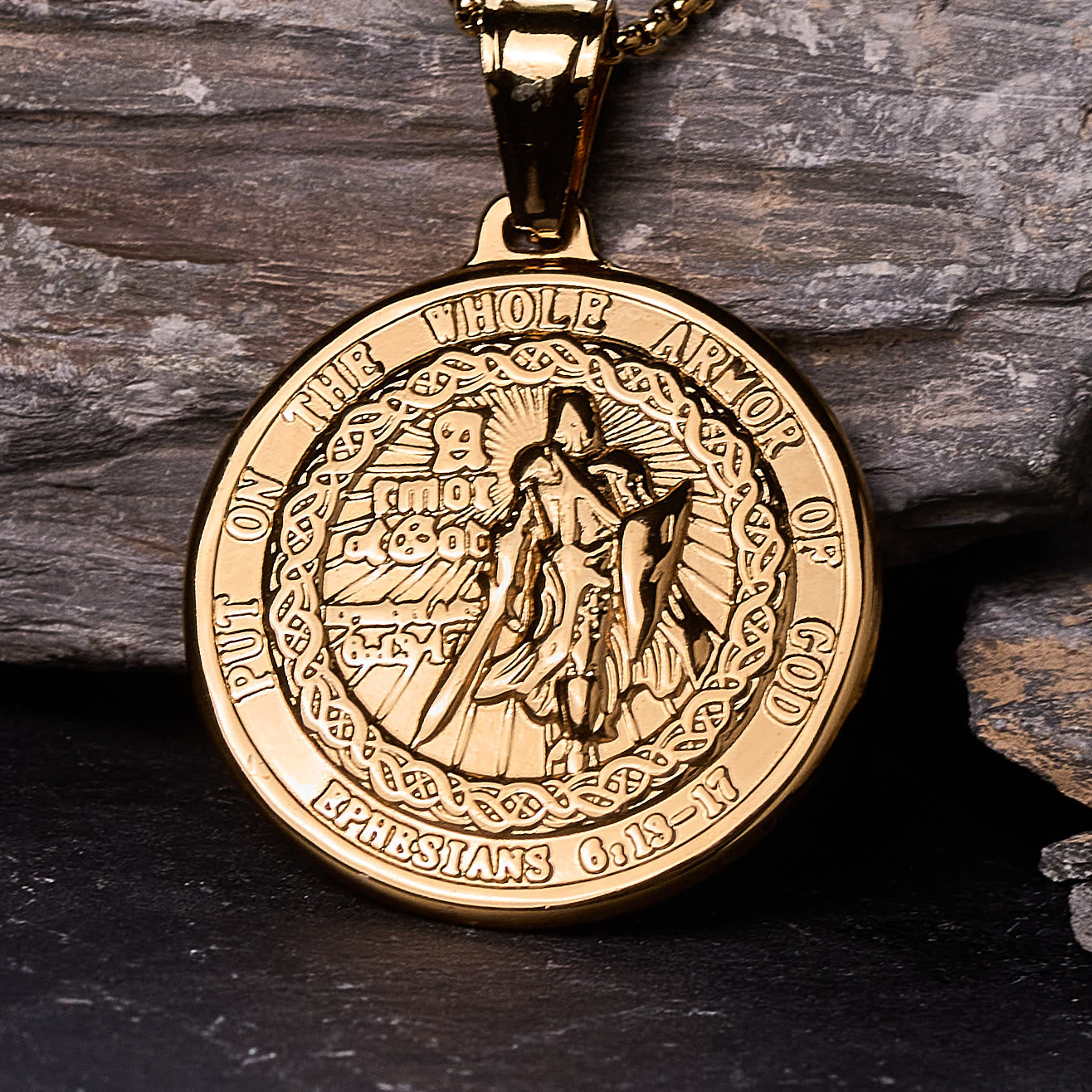Collar con Dije "Armadura de Dios": Protección Espiritual y Devoción Eterna