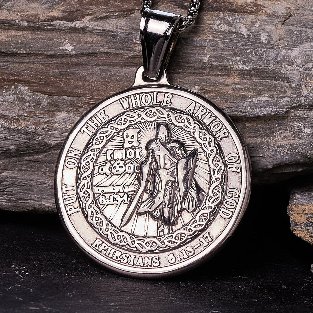 Collar con Dije "Armadura de Dios": Protección Espiritual y Devoción Eterna