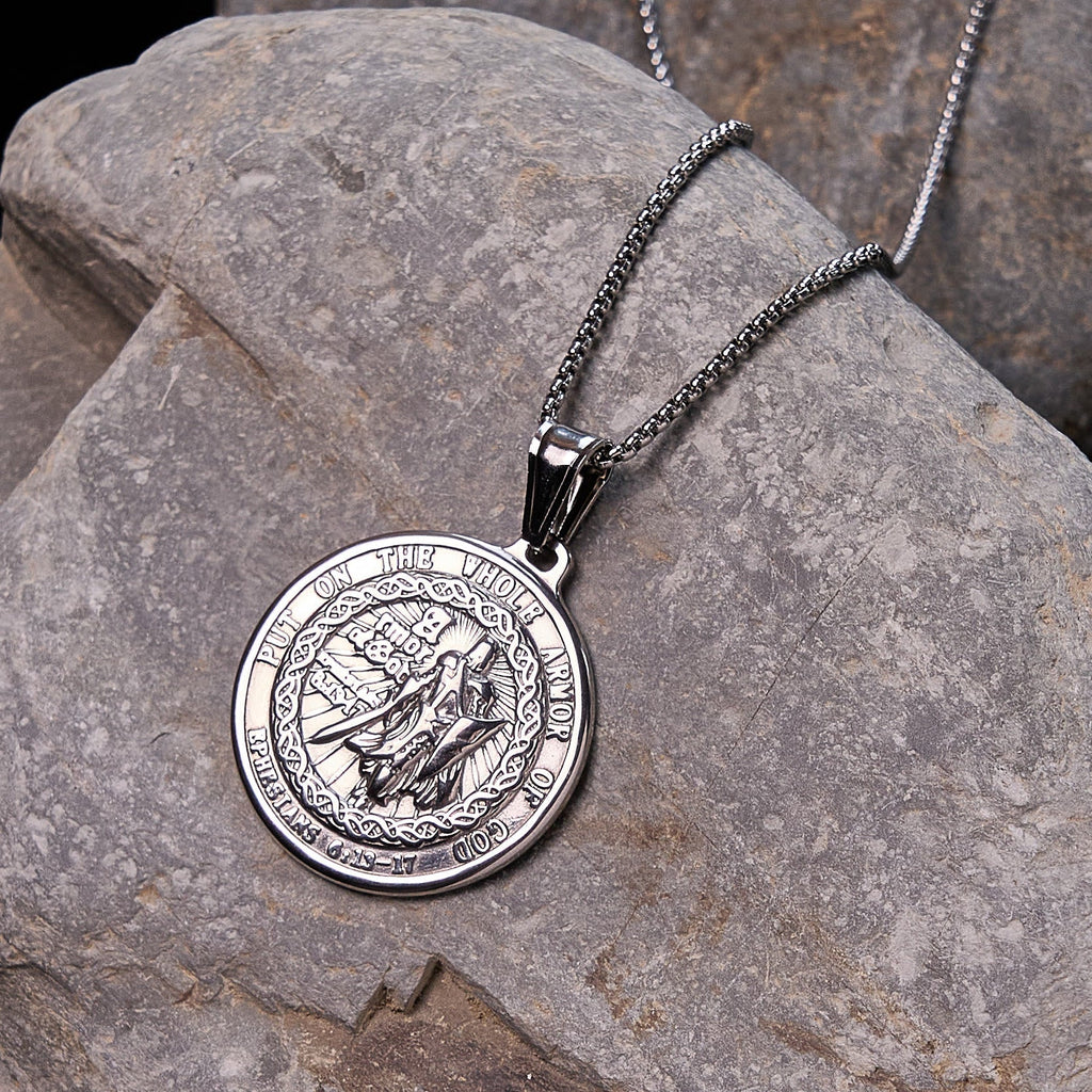 Collar con Dije "Armadura de Dios": Protección Espiritual y Devoción Eterna