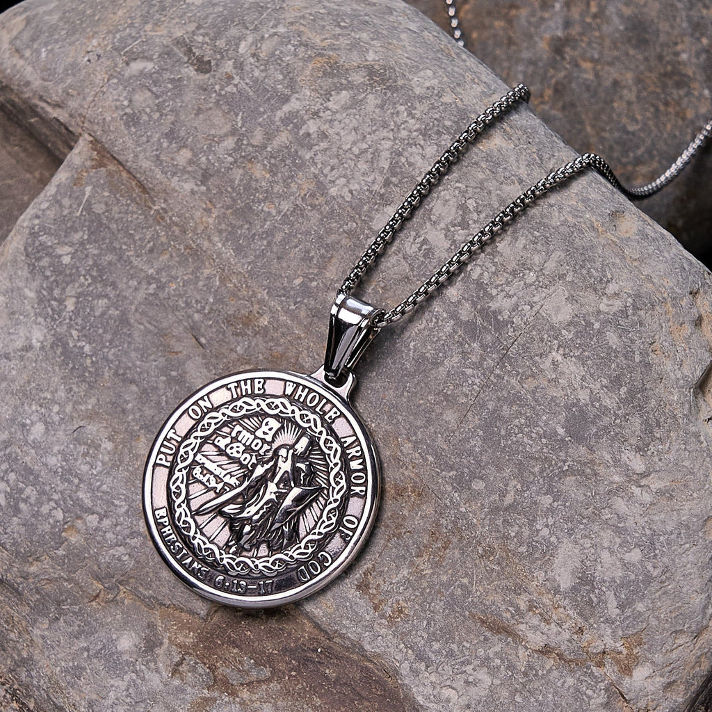 Collar con Dije "Armadura de Dios": Protección Espiritual y Devoción Eterna