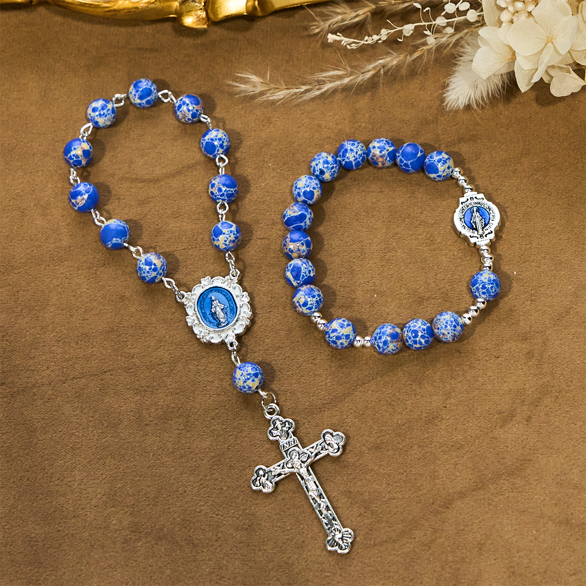 Rosario y Pulsera de Una Decena de Cuentas Azul Rey: Gracia Guiada por la Mano de María