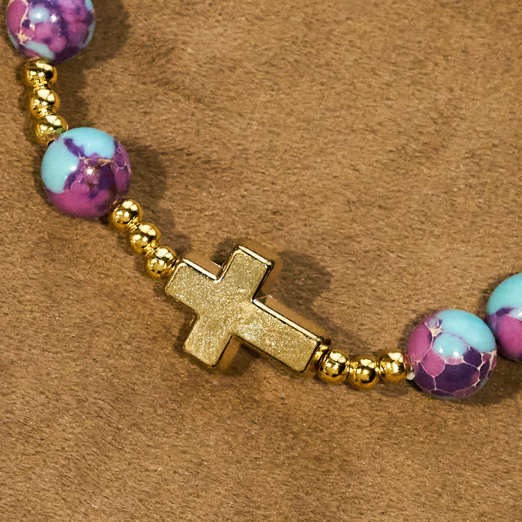 Pulsera Mariana de Piedra Imperial Morada con Cruz Dorada: Devoción con Estilo