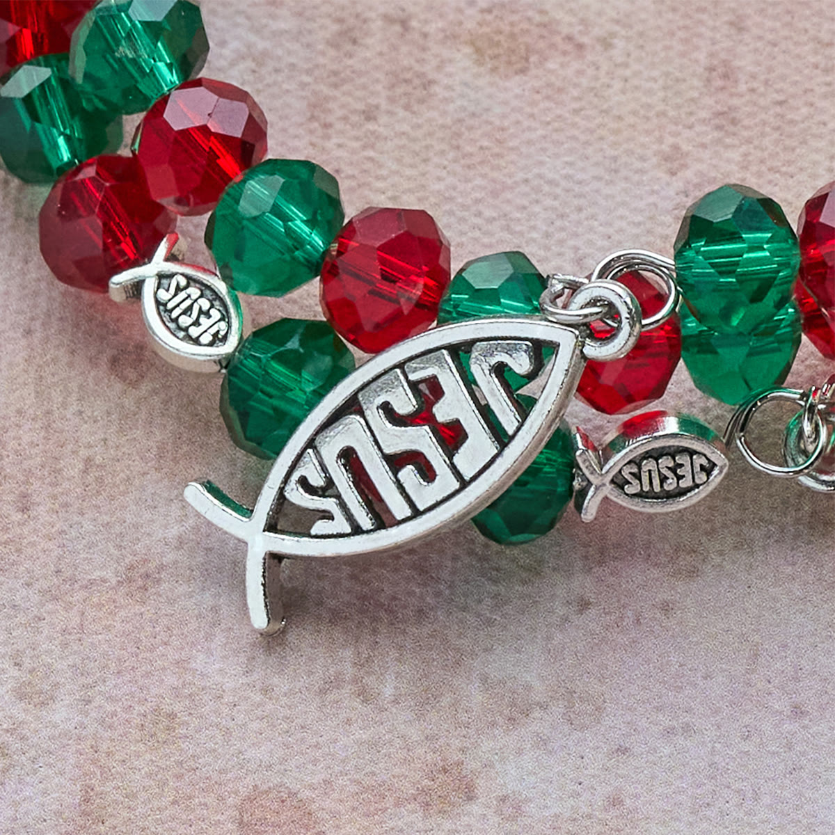 Pulsera Rosario de Alambre con Memoria Roja y Verde con Pez de JESÚS y Crucifijo