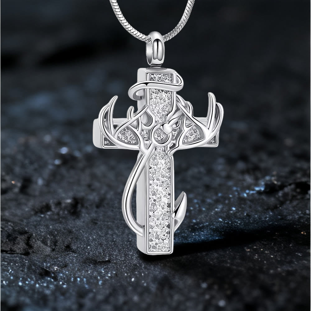 Collar con Dije de Cruz de Caza y Pesca: Fe al Aire Libre y Devoción Espiritual