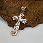 Collar de Cruz Cristiana: Historia de Sacrificio y Adorno Eterno