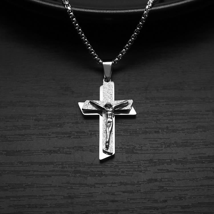 Collar Adorno Crucifijo: Símbolo Espiritual y Elegancia Artesanal