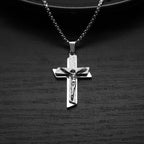 Collar Adorno Crucifijo: Símbolo Espiritual y Elegancia Artesanal