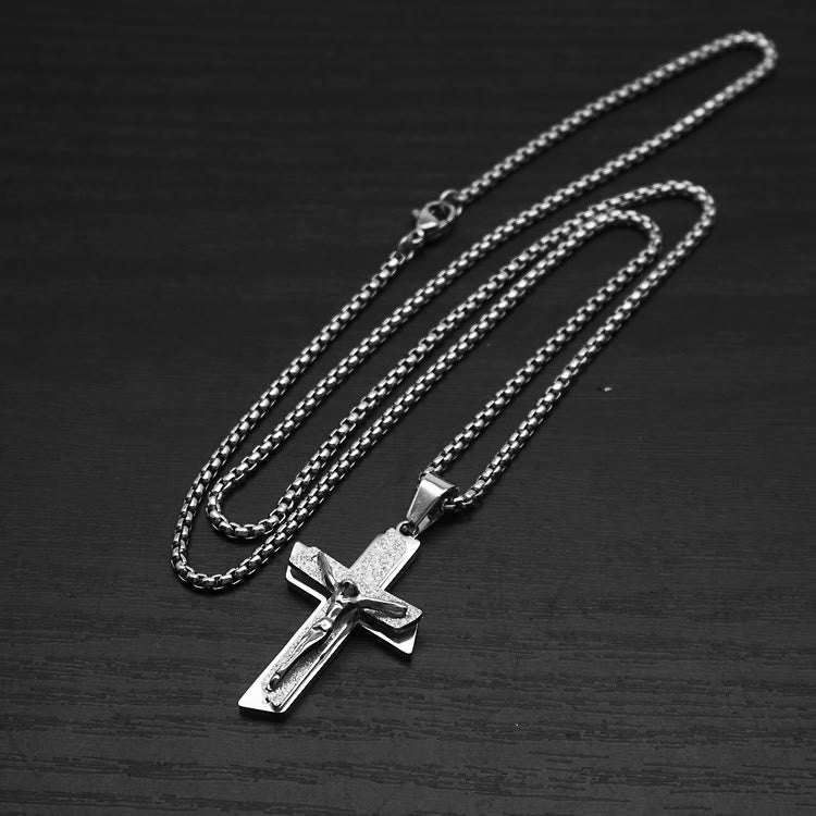 Collar Adorno Crucifijo: Símbolo Espiritual y Elegancia Artesanal