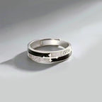 Anillo de Fe con Cruz: Paz, Amor y Devoción Eterna