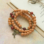 Pulsera Rosario de Cuentas Flor de Durazno: Devoción y Gracia Terrenal