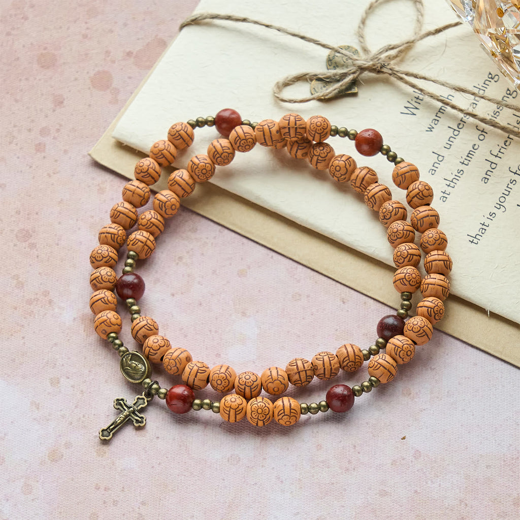 Pulsera Rosario de Cuentas Flor de Durazno: Devoción y Gracia Terrenal