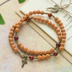 Pulsera Rosario de Cuentas Flor de Durazno: Devoción y Gracia Terrenal